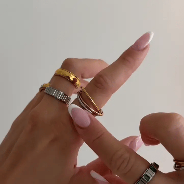 gold spinning pleated ring